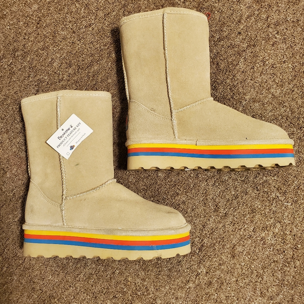 SOLD BEARPAW BOOTS SIZE 8